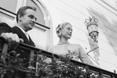 Grace Kelly et le prince Rainier III de Monaco, le 18 avril 1956, jour de leur mariage civil