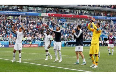 La Joie Des Bleus Après La Victoire Face À L&#039;Uruguay   ( 13