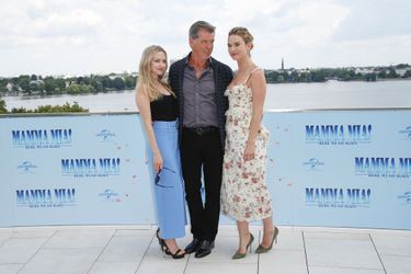 Pierce Brosnan, Amanda Seyfried et Lily James le 12 juillet 2018 à Hambourg pour &quot;Mamma Mia 2&quot;