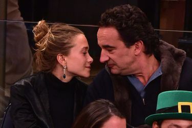 Mary-Kate Olsen et Olivier Sarkozy lors d'un match des Knicks au Madison Square Garden à New York en mars 2015