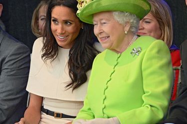 Meghan Markle Et La Reine Elizabeth II En Viste Dans Le Nord De L&#039;Angleterre    ( 14
