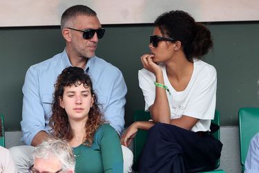 Vincent Cassel et Tina Kunakey à Roland-Garros jeudi