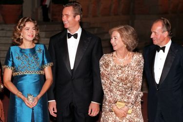Inaki Urdangarin et la princesse Cristina d'Espagne, la veille de leur mariage, le 3 octobre 1997, avec le roi Juan Carlos et la reine Sofia
