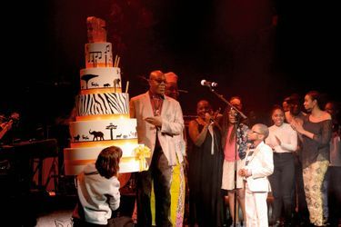 Pour célébrer ses soixante ans de carrière, Manu Dibango a réuni « quelques » amis au Palace, à Paris, le 12 décembre 2018. Des artistes venus des quatre coins de l’Afrique lui ont rendu hommage 