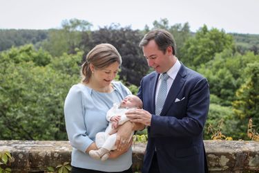 Le prince Charles de Luxembourg avec ses parents le grand-duc héritier Guillaume et la grande-duchesse héritière Stéphanie. Photo dévoilée le 22 juin 2020