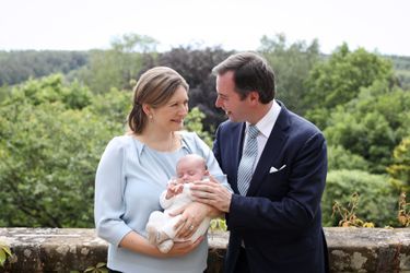 Le prince Charles de Luxembourg avec ses parents la princesse Stéphanie et le prince héritier Guillaume. Photo dévoilée le 22 juin 2020