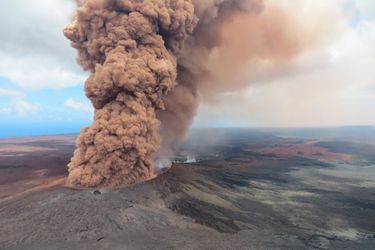 Tout près du cratère du volcan Kilauea, à Hawaï.