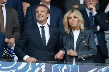 Emmanuel et Brigitte Macron mardi soir au Stade de France. 