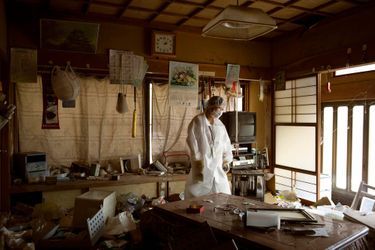Le 11 mars 2011, à la suite d’un tremblement de terre de magnitude 9 et du tsunami qui a suivi, trois réacteurs de la centrale nucléaire de Fukushima ont explosé. 32 millions de Japonais ont été exposés aux radiations. On craint 10 000 cas de cancers liés à la catastrophe.