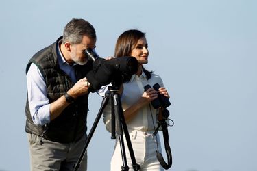 La reine Letizia et le roi Felipe VI d&#039;Espagne observent la faune locale dans le parc naturel de Doñana, le 14 février 2020