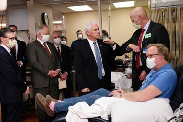 Le vice-président américain Mike Pence en visite à la Mayo Clinic, dans le Minnesota, le 28 avril 2020.