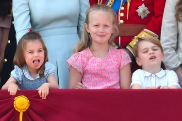 La princesse Charlotte, le prince George et Savannah Phillips au balcon du Palais de Buckingham, le 9 juin 2018.