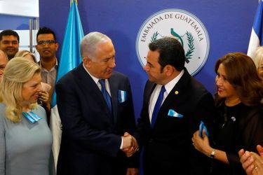 Jimmy Morales et Benjamin Netanyahou, le 16 mai 2018.