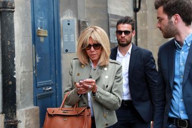 Brigitte Macron jeudi à Bordeaux accompagnée de Tristan Bromet son chef de cabinet. 