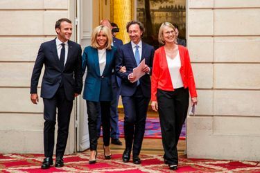 Emmanuel Macron, Brigitte Macron, Stéphane Bern et Françoise Nyssen, jeudi à l'Elysée.