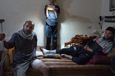 Ibrahim (53 ans) et son fils Momen (21) ont été blessés aux manifestations. Ibrahim a 5 fils et deux sont blessés ainsi que lui.