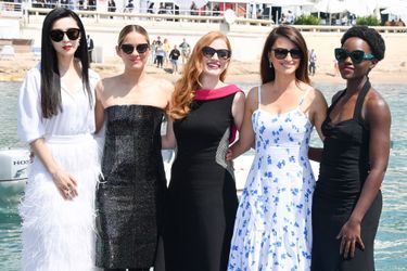Marion Cotillard entourée de Jessica Chastain, Lupita N'yongo, Penélope Cruz et Fan BingBing à Cannes en 2018.