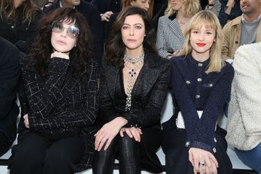 Isabelle Adjani, Anna Mouglalis et Angèle au défilé Chanel à Paris le 3 mars 2020
