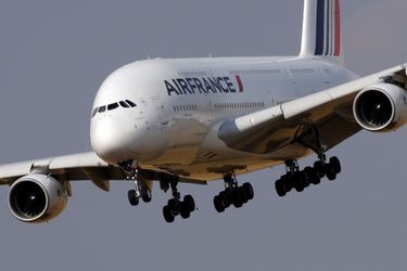 L&#039;Airbus A380 d&#039;Air France à l&#039;atterrissage, vendredi à Roissy.