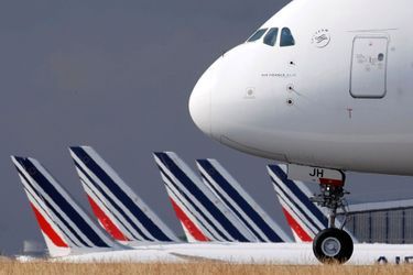L&#039;Airbus A380 d&#039;Air France après son atterrissage, vendredi à Roissy.