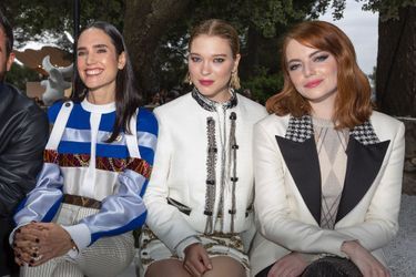Jennifer Connelly, Léa Seydoux et Emma Stone au défilé Louis Vuitton à la fondation Maeght lundi 28 mai