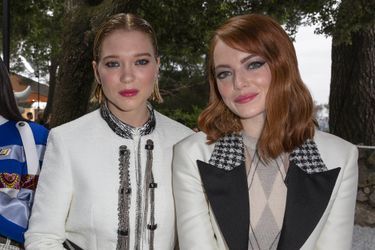 Emma Stone et Léa Seydoux au défilé Louis Vuitton à la fondation Maeght lundi 28 mai