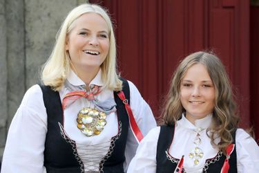 Les princesses Mette-Marit et Ingrid Alexandra de Norvège à Asker, le 17 mai 2018