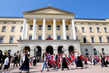 La famille royale de Norvège au balcon du Palais royal à Oslo, le 17 mai 2018
