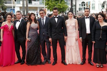 Nuri Bilge Ceylan et l'équipe du film à Cannes, le 18 mai 2018.
