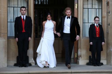 Meghan Markle, dans une superbe robe du soir Stella McCartney, et le prince Harry, le jour de leur mariage, le 19 mai 2018