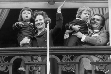 Le prince Frederik de Danemark avec ses parents et son frère en 1973