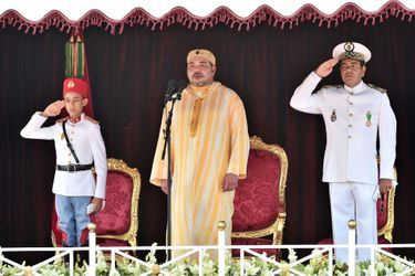 Le prince Moulay El Hassan du Maroc avec son père le roi Mohammed VI et son oncle le prince Moulay Rachid, le 2 août 2015