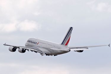 Un Airbus A380 d&#039;Air France au décollage, vendredi, à Roissy, pour le dernier vol de l&#039;appareil sous les couleurs de la compagnie.