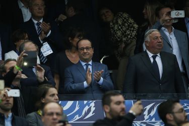 François Hollande et Gérard Larcher le 21 mai 2016 avant la finale entre l&#039;OM et le PSG.