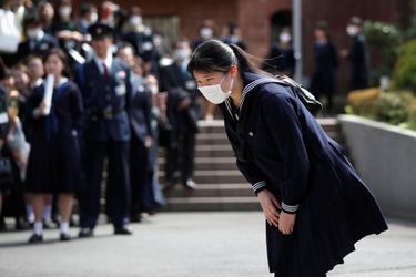 La princesse Aiko du Japon, masquée dans son lycée à Tokyo, le 22 mars 2020