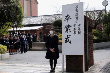 La princesse Aiko du Japon dans son lycée à Tokyo, le 22 mars 2020