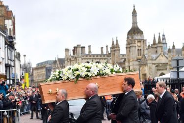 Les funérailles de Stephen Hawking se sont déroulées samedi dans l'église St Mary the Great de l'université de Cambridge.