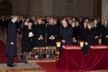 La famille royale d'Espagne et la reine Beatrix des Pays-Bas dans la basilique du monastère royal de San Lorenzo de El Escorial, le 29 janvier 2020