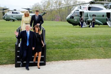 Arrivée des couples présidentiels Trump et Macron à Mount Vernon, demeure historique de George Washington, au sud de Washington, lundi.