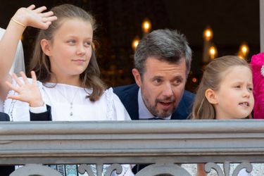 Le prince Frederik de Danemark avec ses filles les princesses Isabella et Josephine, le 26 mai 2018