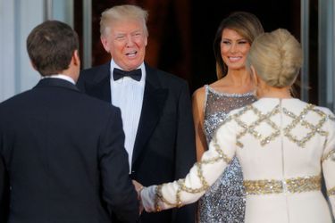 Donald et Melania Trump reçoivent Emmanuel et Brigitte Macron mardi soir à la Maison-Blanche pour le dîner d&#039;Etat en l&#039;honneur du couple présidentiel français. 