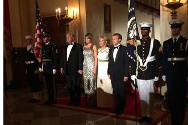 Donald et Melania Trump aux côtés de Brigitte et Emmanuel Macron, mardi soir à la Maison-Blanche pour le dîner d&#039;Etat en l&#039;honneur du couple présidentiel français. 