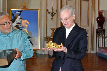 La reine Margrethe II de Danemark a reçu le diadème Naasut, cadeau du Groenland, le 12 juin 2012