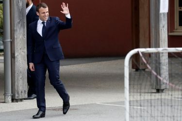 Emmanuel Macron dans une école de Berd’huis pour son interview sur TF1. 