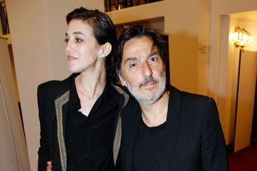 Charlotte Gainsbourg et Yvan Attal en amoureux aux Molières 2018.