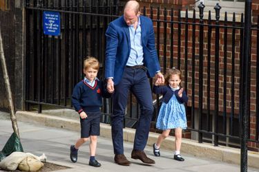 Le Prince George Et La Princesse Charlotte Rencontrent Leur Petit Frère      22