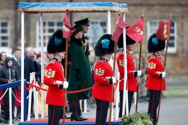 Ce samedi 17 mars, nous célébrons la Saint-Patrick, le Saint-Patron de l'Irlande. Le prince William et la duchesse de Cambridge Kate ont à cette occasion rendu visite aux Irish Guards, régiments d'élite irlandais de l'armée britannique.