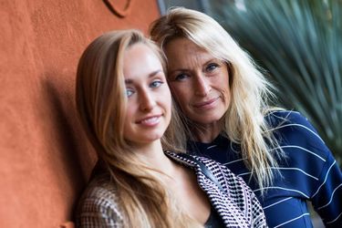 Estelle Lefébure et sa fille Emma Smet mercredi, à Roland Garros