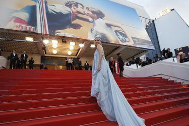 Diane Kruger lumineuse sur le tapis rouge du festival de Cannes, le 13 mai 2018.