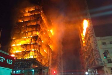 L&#039;immeuble de Sao Paulo a pris feu dans la nuit de lundi à mardi.